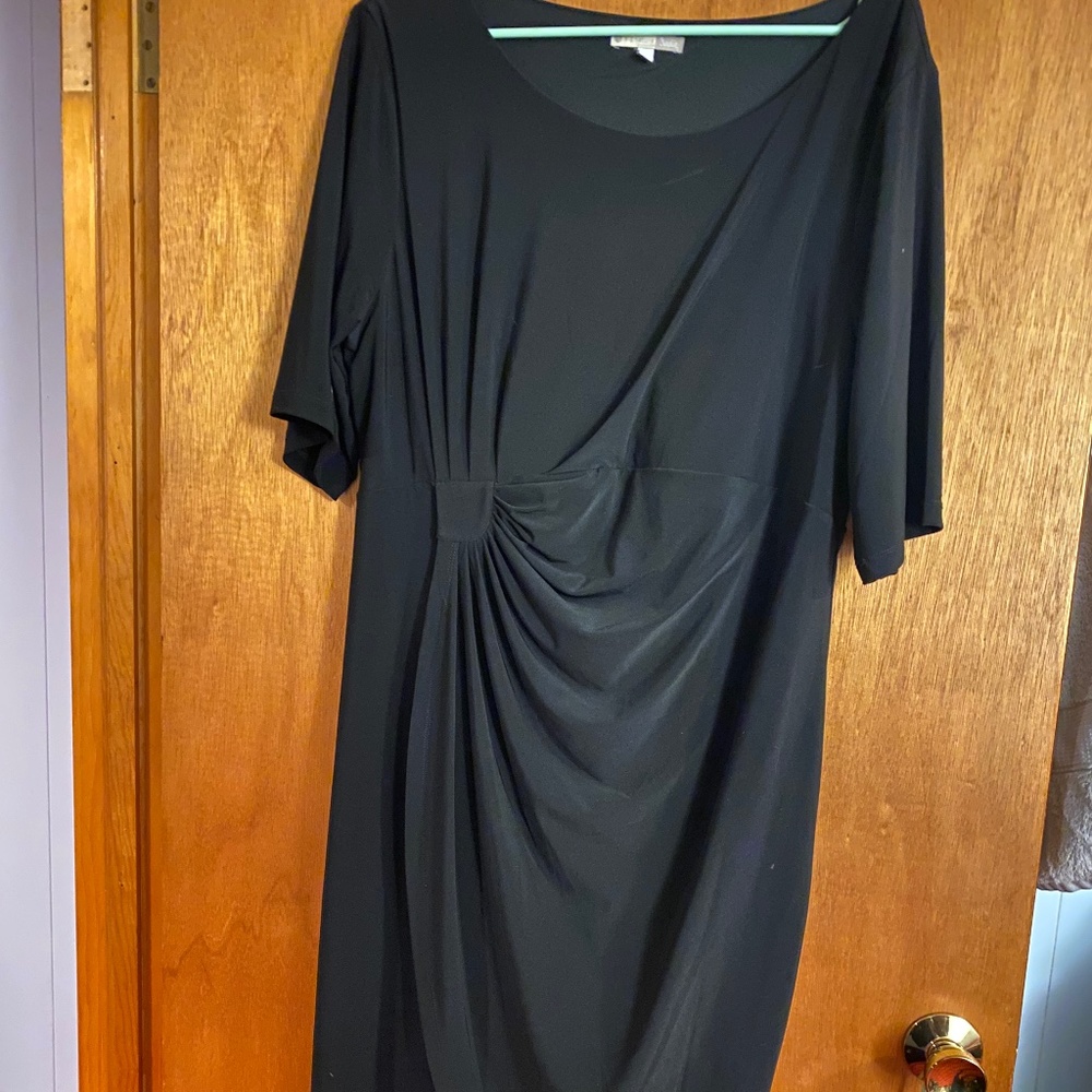 Simple black half sleeve dress